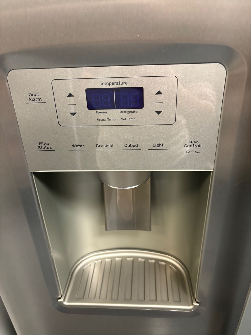 Thumbnail: GE - GSS25IYNFS 25.1 Cu. Ft. Side-By-Side Refrigerator 