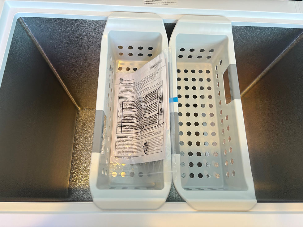 Thumbnail: GE - FCM9SRWW 8.8 Cu. Ft. Manual Defrost Chest Freezer