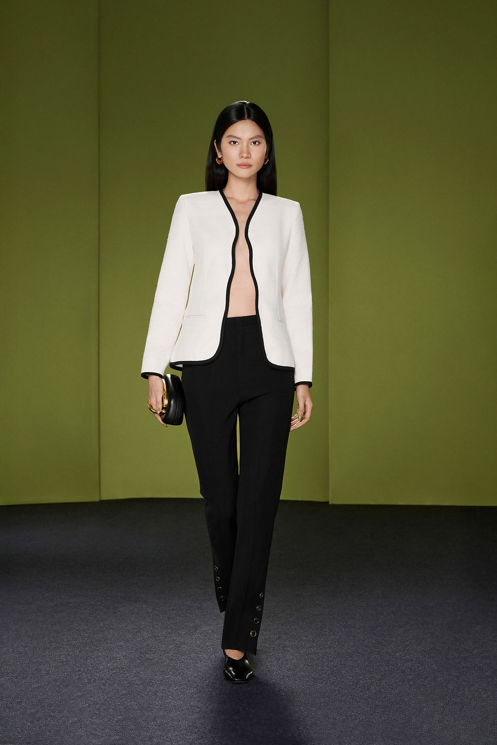 Thumbnail: SS26: TOP(A002): 2.950.000 VND PANTS(Q001): 2.550.000 VND