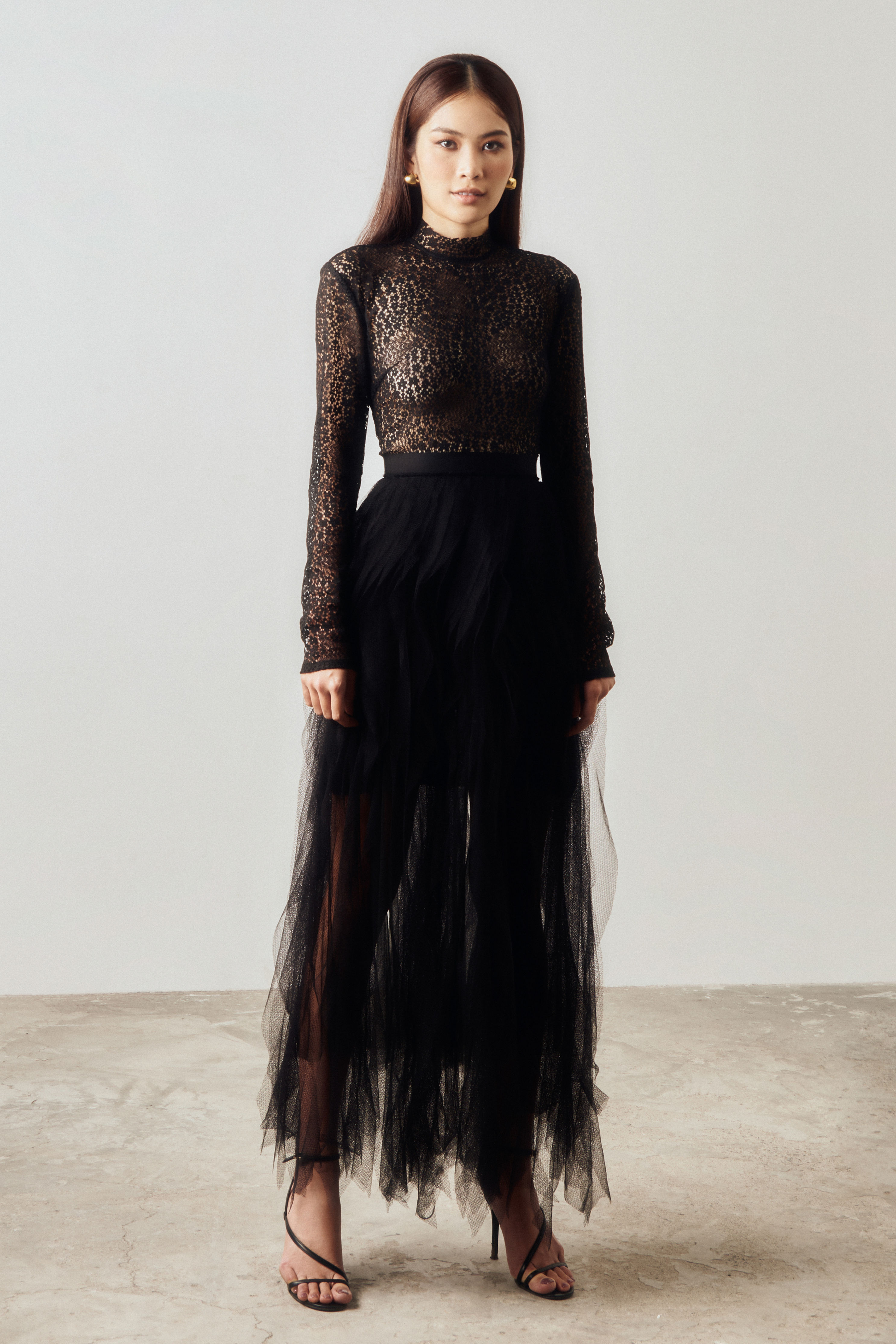 PF22: TOP(A08): 2.250.000 VND SKIRT(V06): 2.550.000 VND