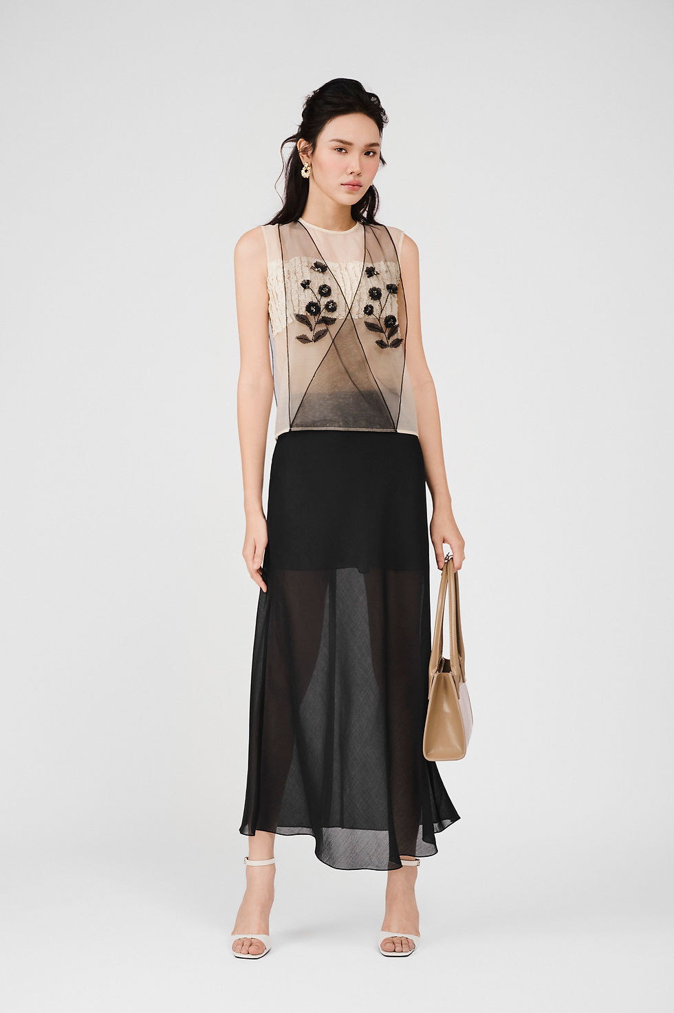 Thumbnail: SS24: TOP(A001): 3.550.000 VND SKIRT (V001): 2.250.000 VND