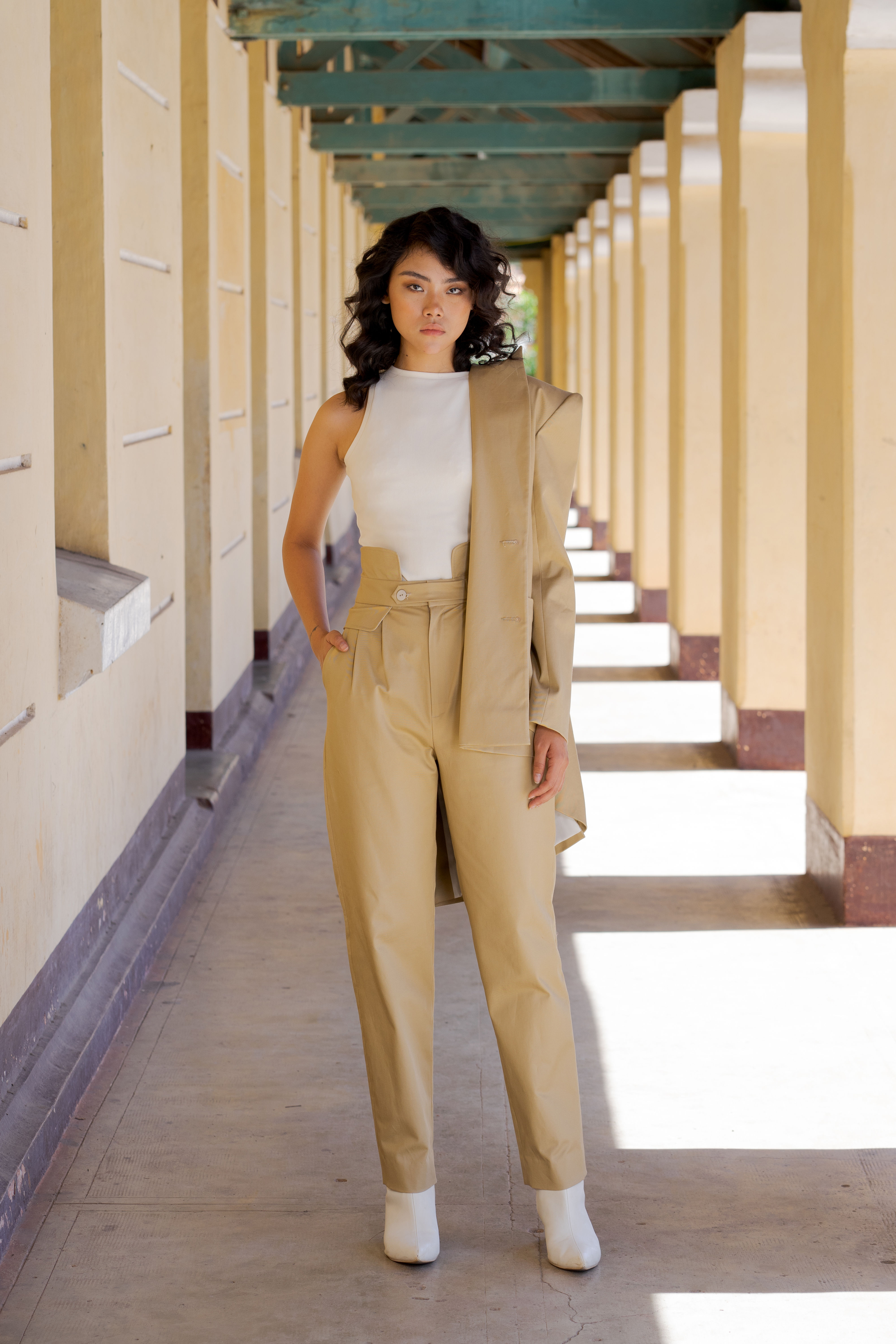 FW18: VEST(A10): 3.550.000 VND TOP(A9): 850.000 VND PANTS(Q3): 1.250.000 VND