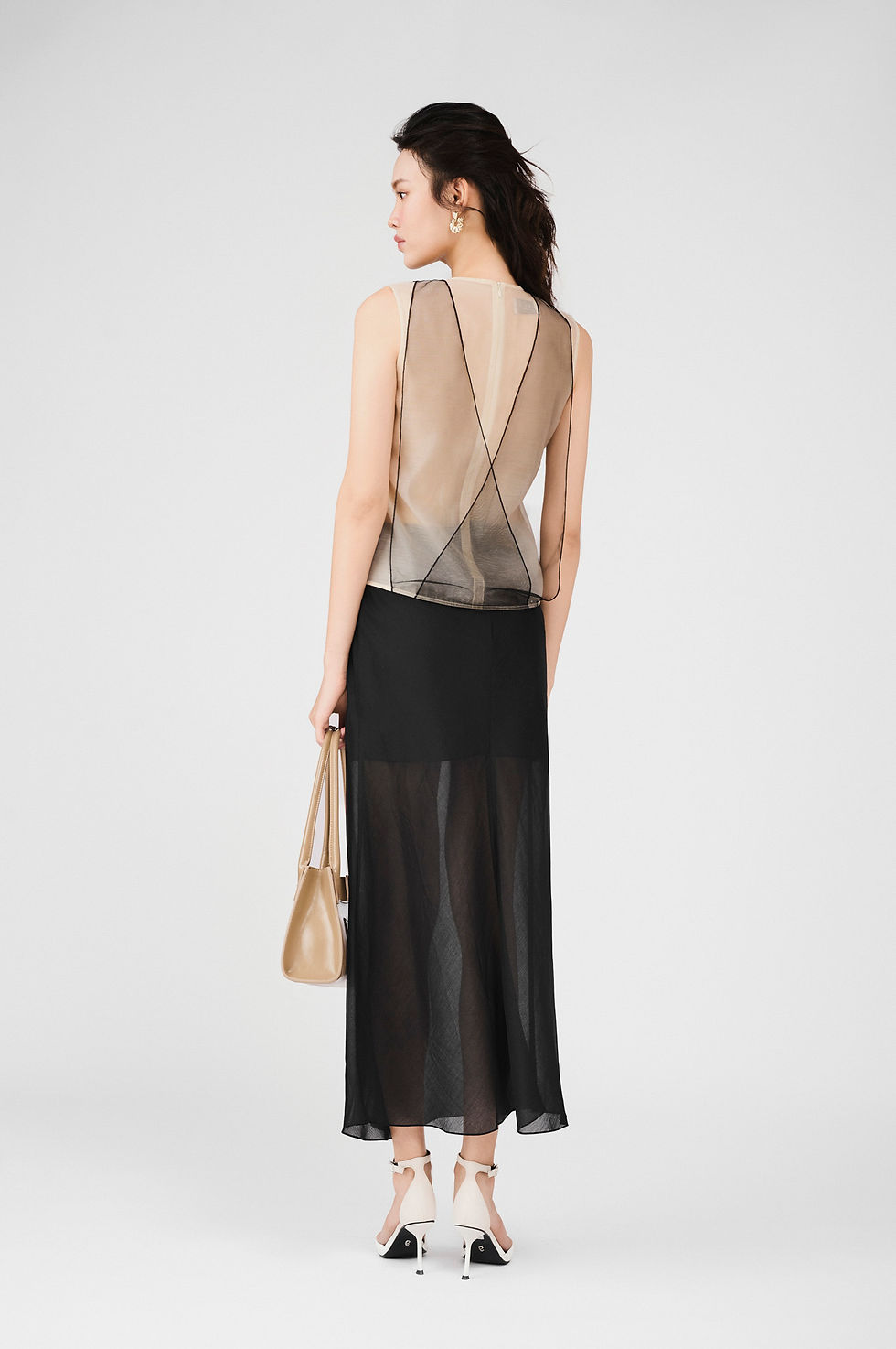 Thumbnail: SS24: TOP(A001): 3.550.000 VND SKIRT (V001): 2.250.000 VND
