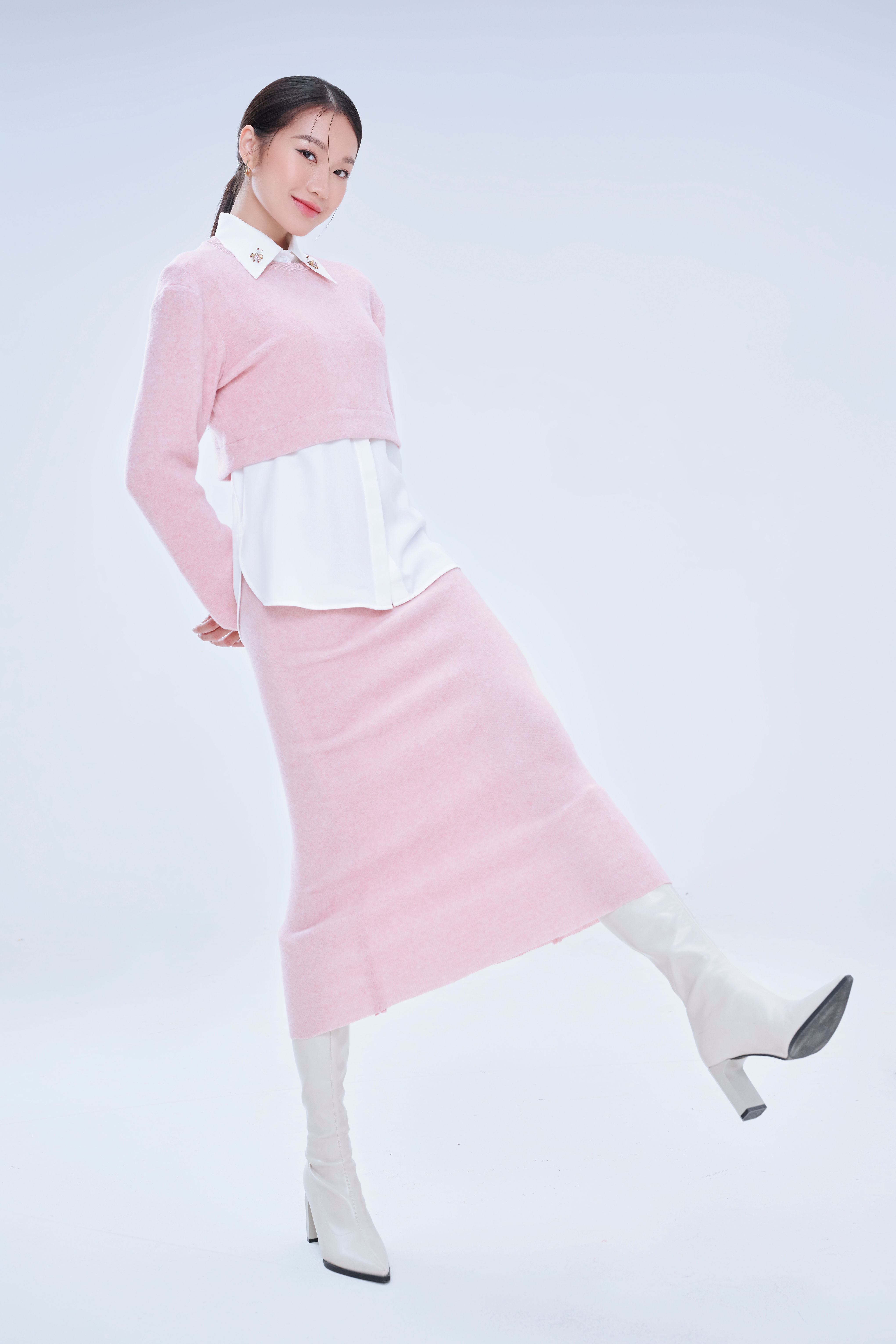 RS23: TOP(A05): 1.650.000 VND SHIRT(A04): 1.950.000 VND SKIRT(V04):1.650.000 VND