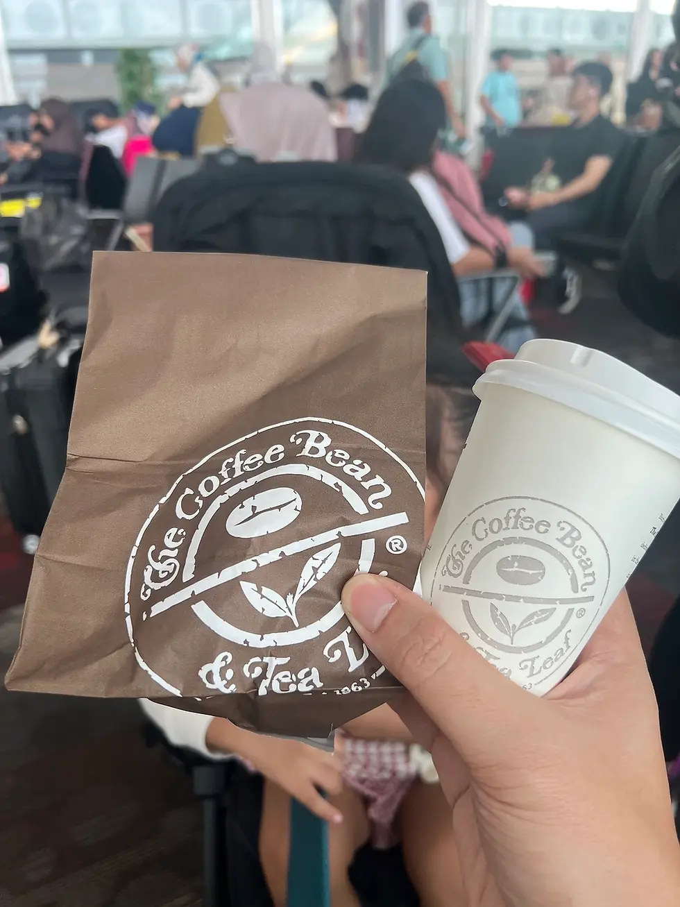 Manfaatin Kartu Kredit di Bandara Kualanamu Medan: Gratis kopi & makanan