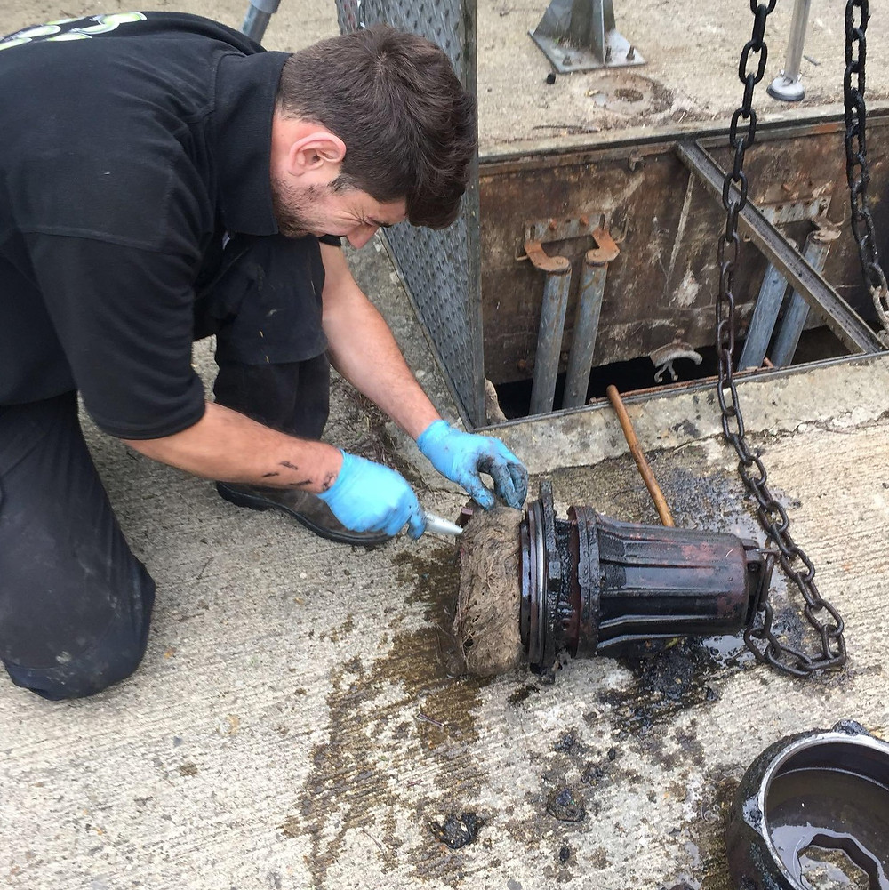 Unblocking a sewage pump