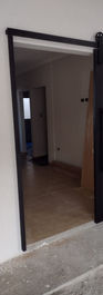 porta maciça, porta de entrada, porta de sala, esquadria de madeira, janela de madeira, janela de roça, porta barata, porta com ventilação, porta celeiro