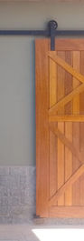 porta maciça, porta de entrada, porta de sala, esquadria de madeira, janela de madeira, janela de roça, porta barata, porta alçapão, porta com vidro, porta com espelho, mesa com bancos, porta de correr branca, porta com grade
