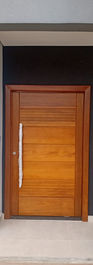 porta maciça, porta de entrada, porta de sala, esquadria de madeira, janela de madeira, janela de roça, porta barata, porta alçapão, porta com vidro, porta com espelho, mesa com bancos, porta de correr branca, porta com grade