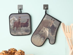 Hot Review! Peaceful Wild Horses Oven Mitt & Pot Holder Set