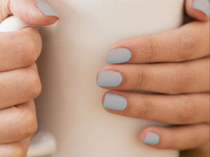 Review Northern Droplet Light Gray, Neutral Solid Color Minx Nail Art