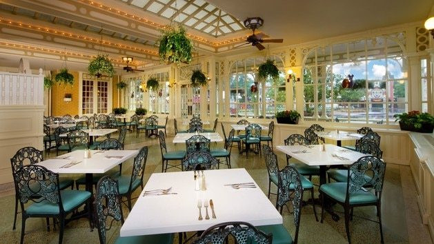 Magic Kingdom Dining - Tony