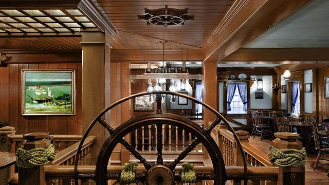 Magic Kingdom Dining - Columbia Harbour House (lunch)