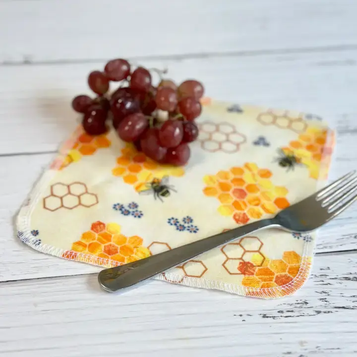 Thumbnail: Small honeycomb pattern mini paper towel with grapes and a fork