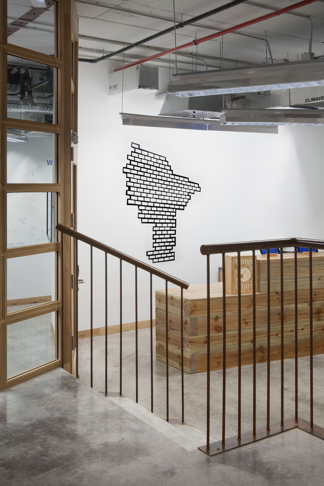 ARTIST IN RESIDENCE
Nuria Mora y Esther Mañas
Facebook Air Program