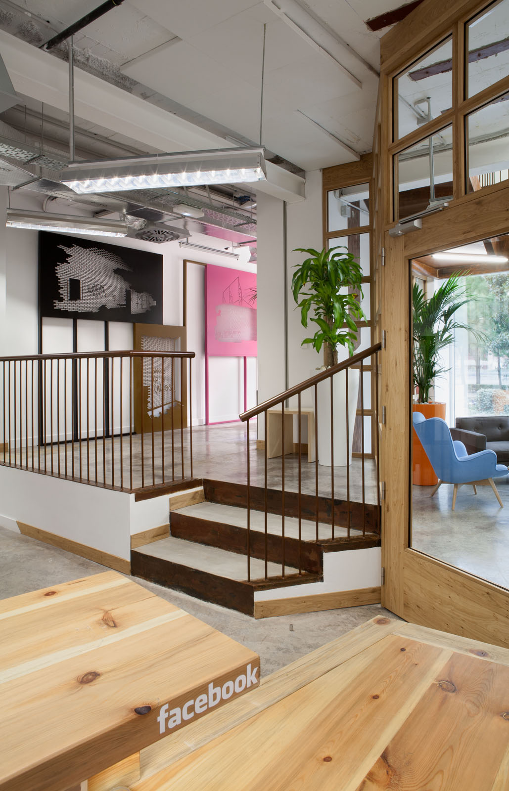 ARTIST IN RESIDENCE
Nuria Mora y Esther Mañas
Facebook Air Program