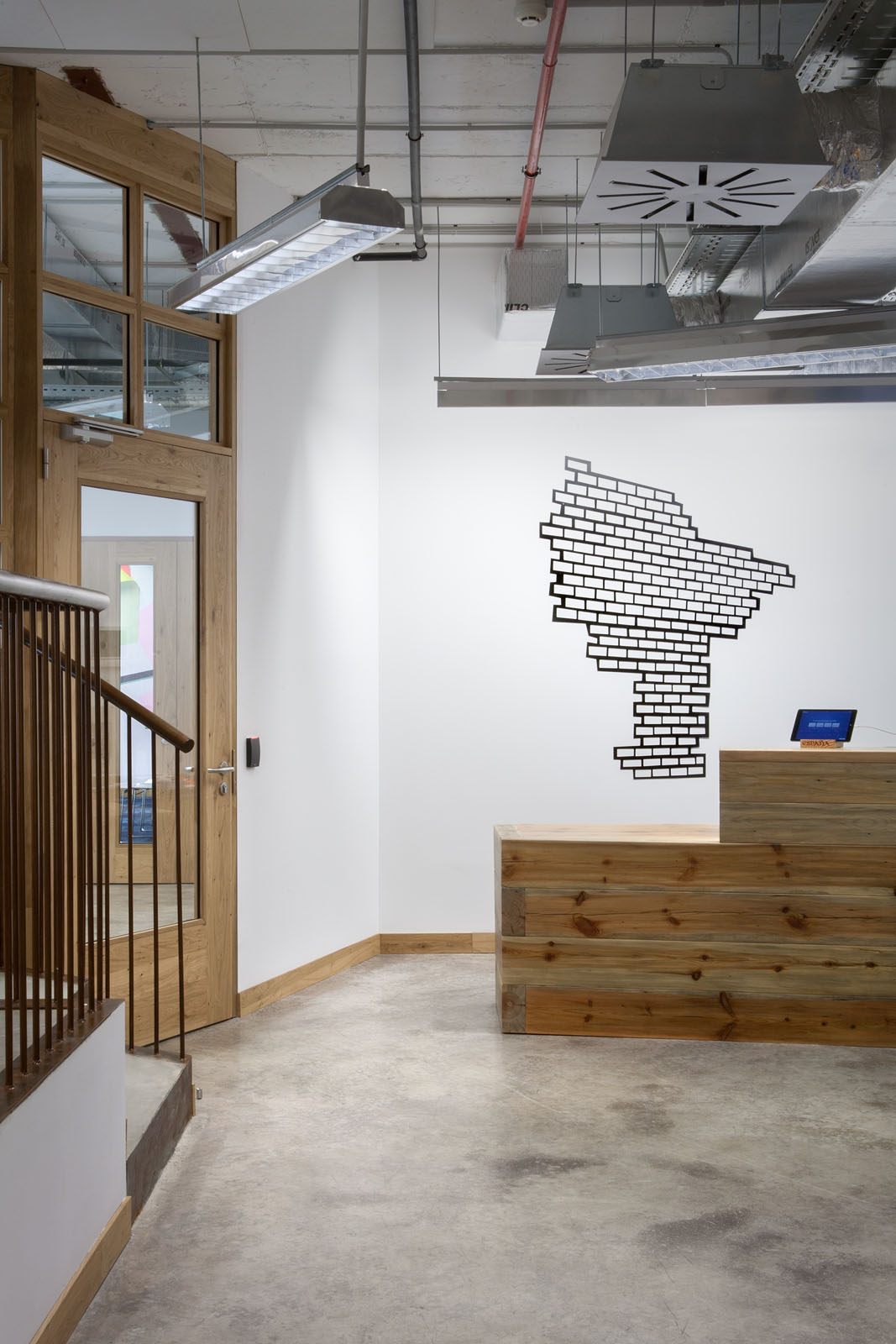 ARTIST IN RESIDENCE
Nuria Mora y Esther Mañas
Facebook Air Program