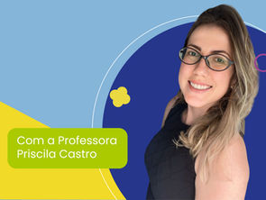 Professora em sala de aula interagindo com alunos enquanto utiliza metodologias ativas e recursos digitais, representando a educação além dos muros da escola.