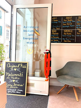 Les jeudis médiumnité chez Spirited à Biarritz avec Marlène