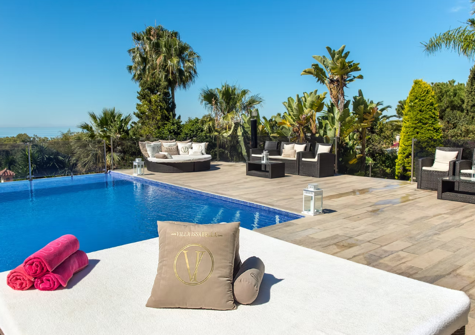 Villa Pool