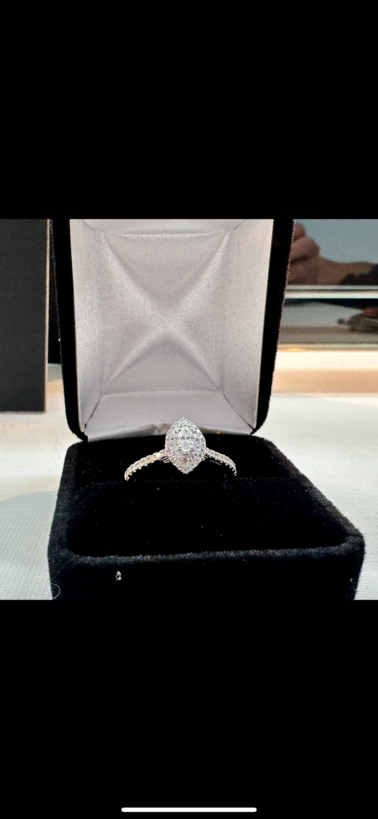 14k whgite gold ring with natural diamonds size 7