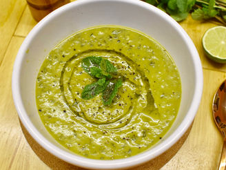 Lettuce, spinach and mint Soup