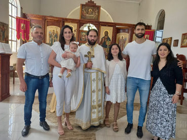 Bautismo y crismación en una familia en el Monasterio San Nicolás en Machagai