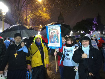 CRISTIANOS ORTODOXOS TAMBIÉN MARCHARON EN CONTRA DEL ABORTO