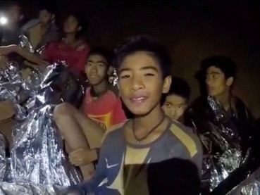 Con los niños atrapados en la cueva en Tailandia, Dios nos llama a rezar