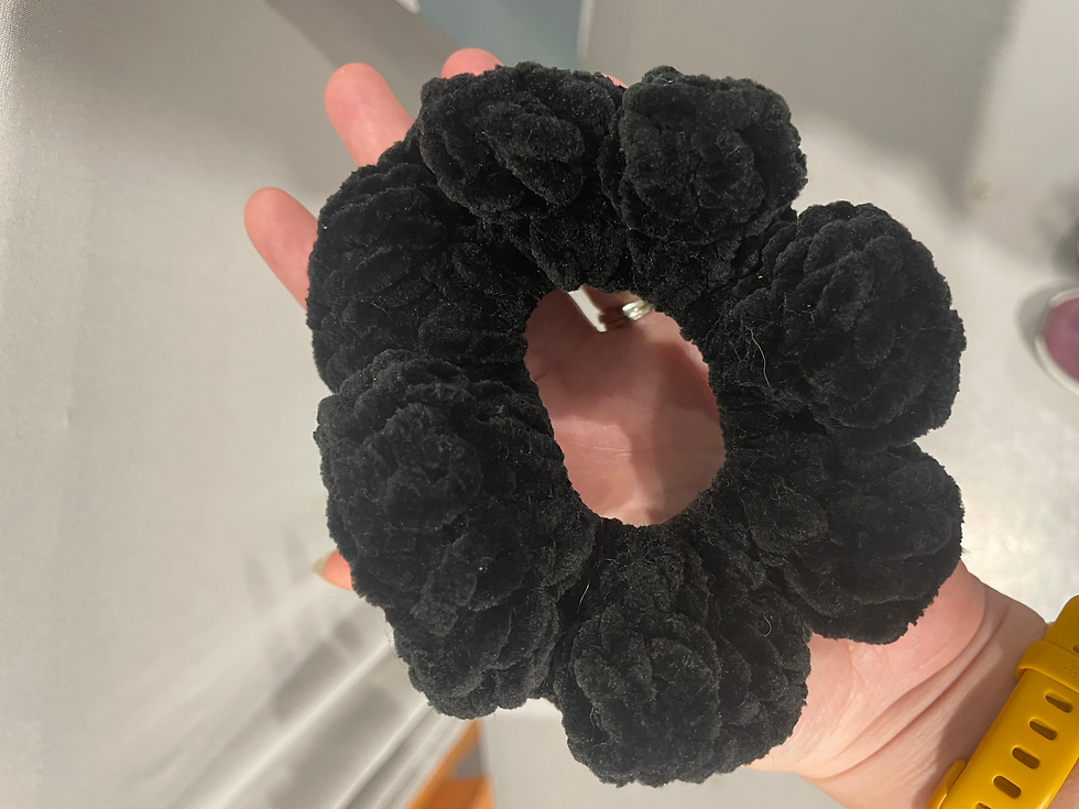 Thumbnail: Crochet velvet scrunchies