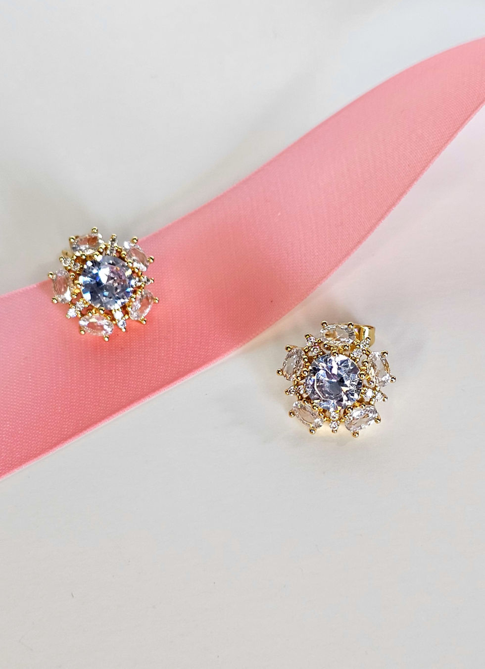 Elegant Flower Ear stud (Zircon inlay)