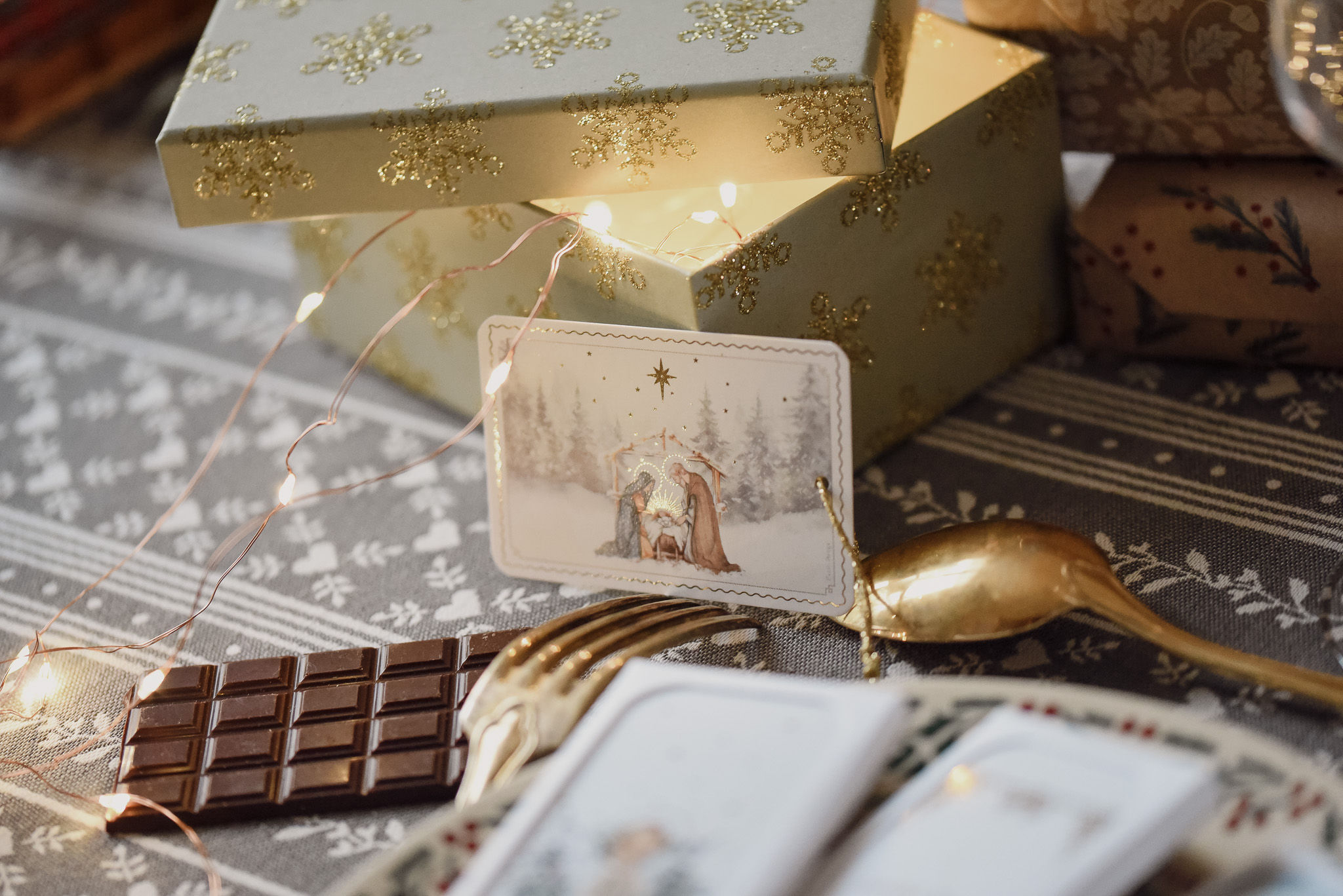 Mini carte cadeau crèche enneigée - Dorure