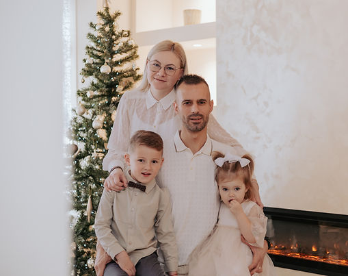 Ionica & Bogdan Family (Christmas Mini Session)