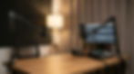 Ein Podcaststudio, dass hier als Hintergrund dient. Das Bild ist verschwommen.