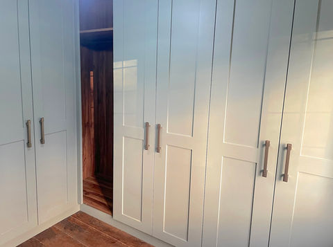 shaker style fitted wardrobes L-shaped with corner in Exeter