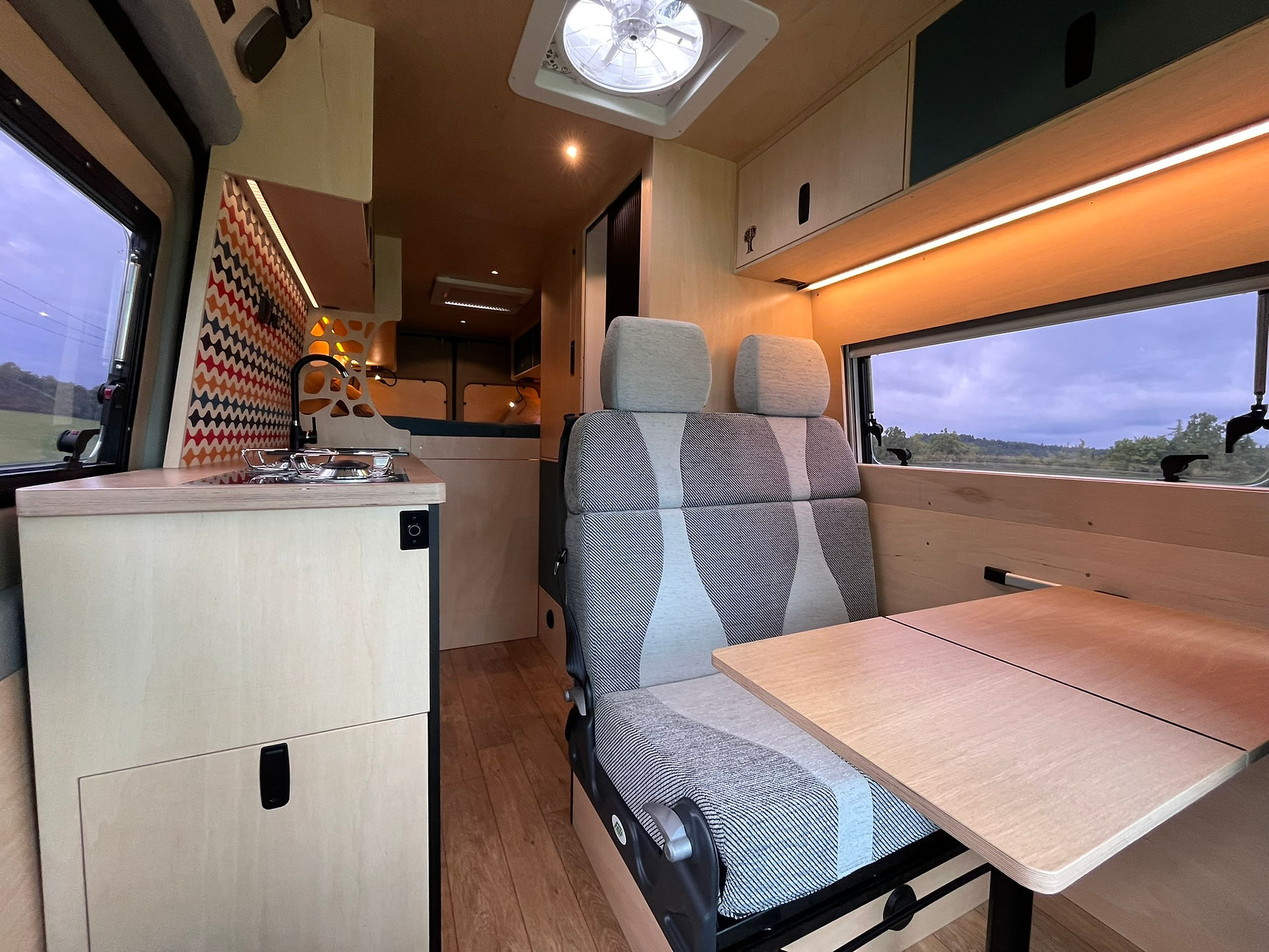 Mercedes Sprinter 4x4 obytná vestavba - ravan vestavby