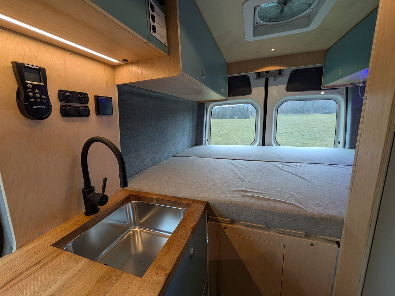 Mercedes Sprinter 4x4 obytná vestavba