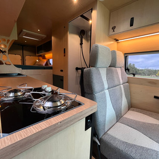 Mercedes Sprinter 4x4 obytná vestavba - ravan vestavby