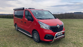 Renault Trafic: Praktická obytná dodávka pro 1 člověka a 2 psy