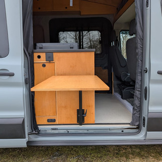 Obytná vestavba Ford Transits - Ravan vestavby