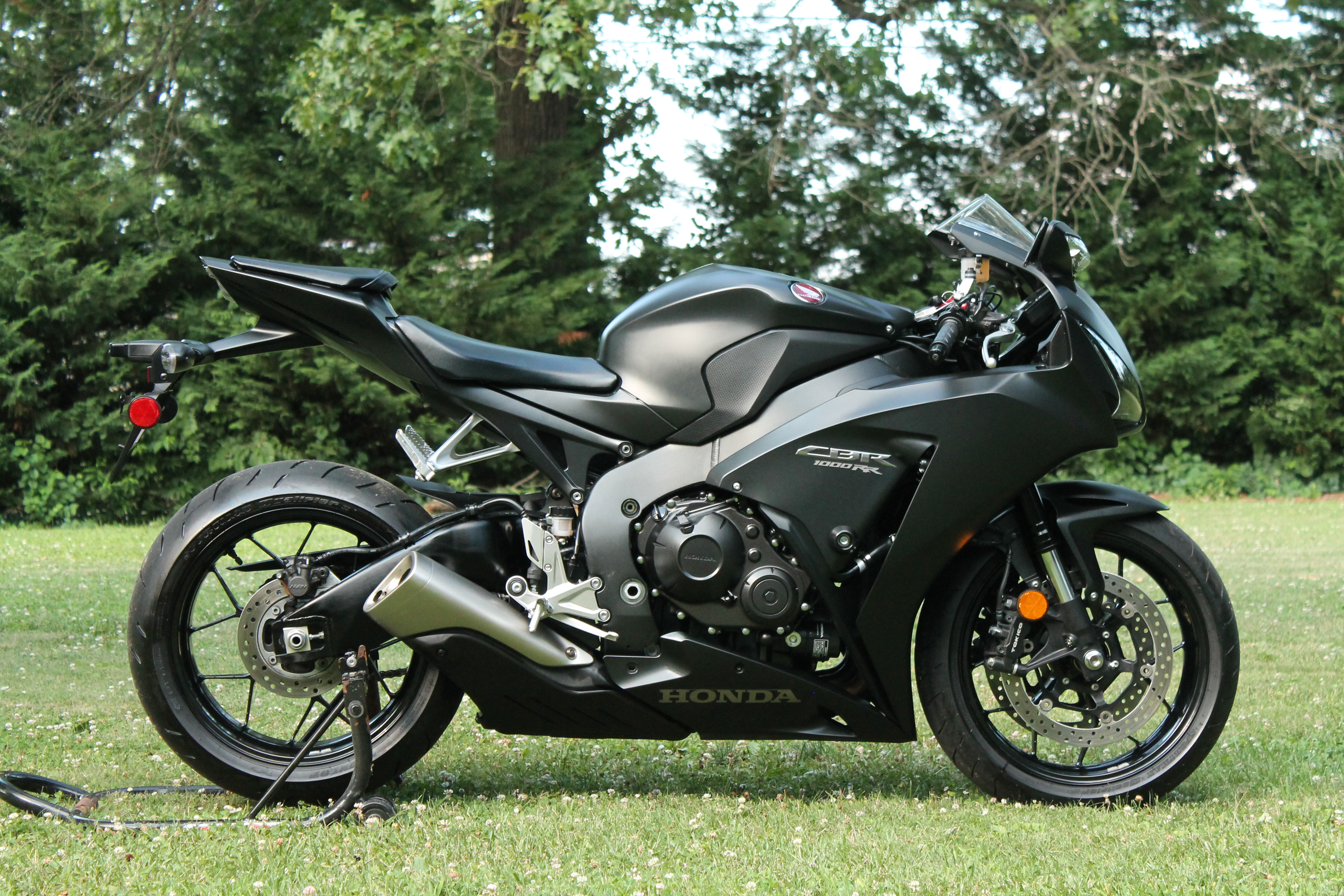 Мотоцикл honda cbr 1000