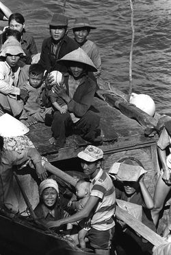 35_Vietnamese_boat_people