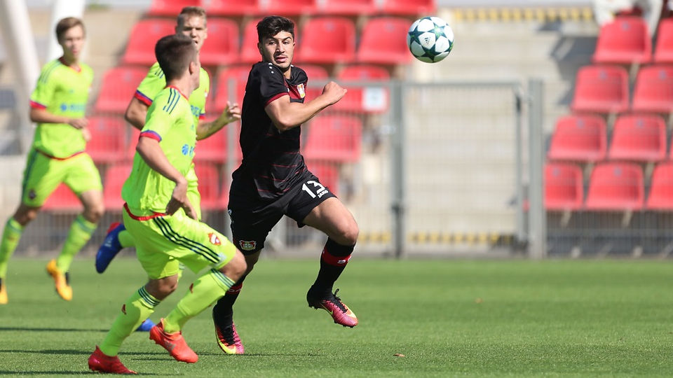 Güven Yalcin atuou até os 40' 2T