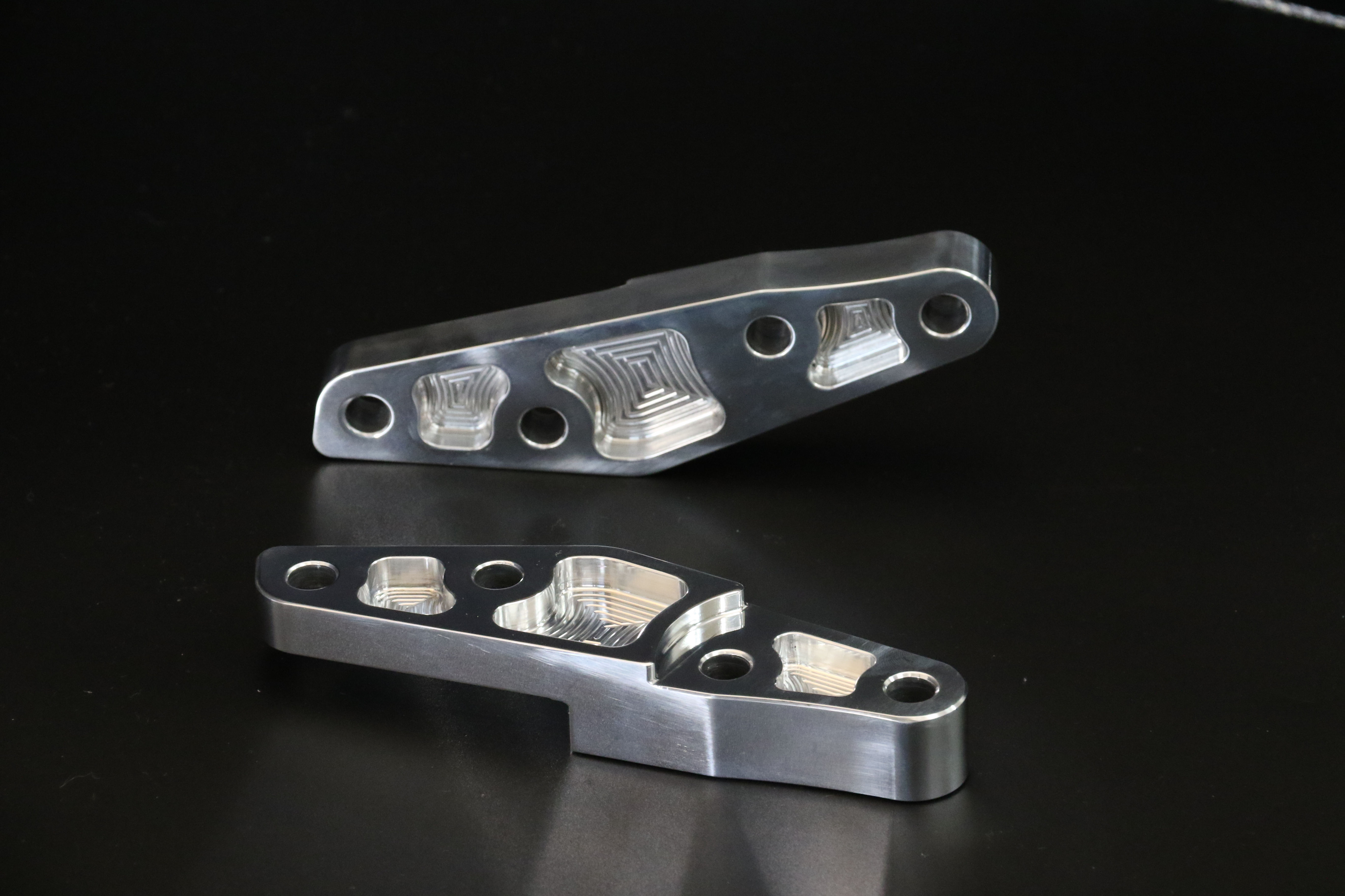 XJR1200／1300　オーリンズ正立用　ブレンボ40mmピッチ　フロントキャリパーサポート　【シルバー】