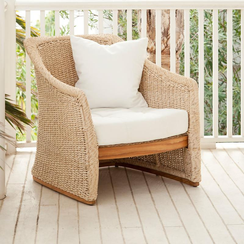 תמונה ממוזערת: כורסה למרפסת עם ריפוד לבן