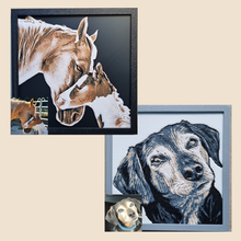 2 portretten die herinnering en verbondenheid weergeven. Een portret van een overleden hond en een portret van een moederpaard met veulen