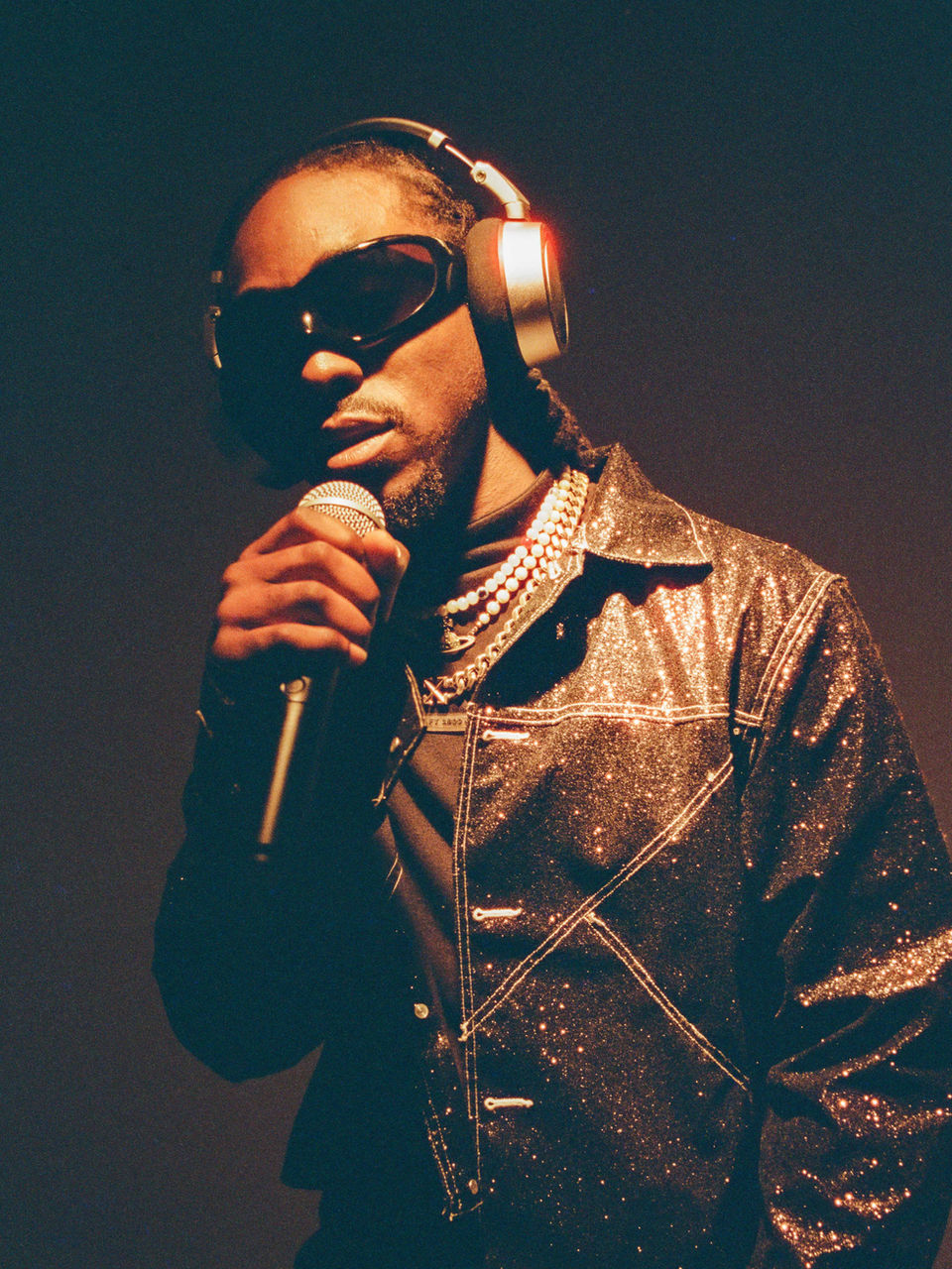 MiEL PRÉSENTE : DAFXCK - MONEY MACHINE 
Suite à la découverte de son dernier single, sorti il y a deux mois, qui fait beaucoup parler de lui dans le milieu underground du rap français, MiEL invite DAFXCK pour une performance live de son fameux track ‘MONEY MACHINE’. Un morceau qui mélange français et anglais sur une prod sexy drill. DAFXCK est le reflet d’une nouvelle génération ; Une génération qui sans frontières, mélange les genres et les cultures.⁠
-⁠
Following the release of his latest single two months ago, which has been generating a lot of buzz in the French underground rap scene, MiEL invites DAFXCK for a live performance of his famous track ‘MONEY MACHINE.’ This song blends French and English over a sexy drill beat. DAFXCK embodies a new generation; a generation that, without borders, mixes genres and cultures.
