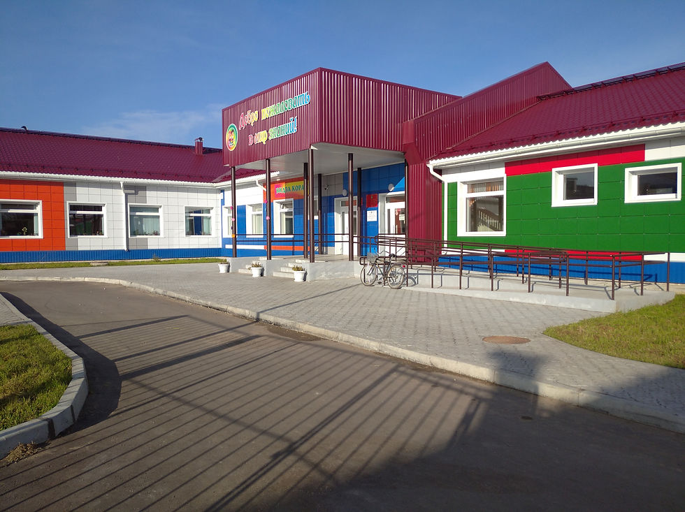 Территория школы, крыльцо