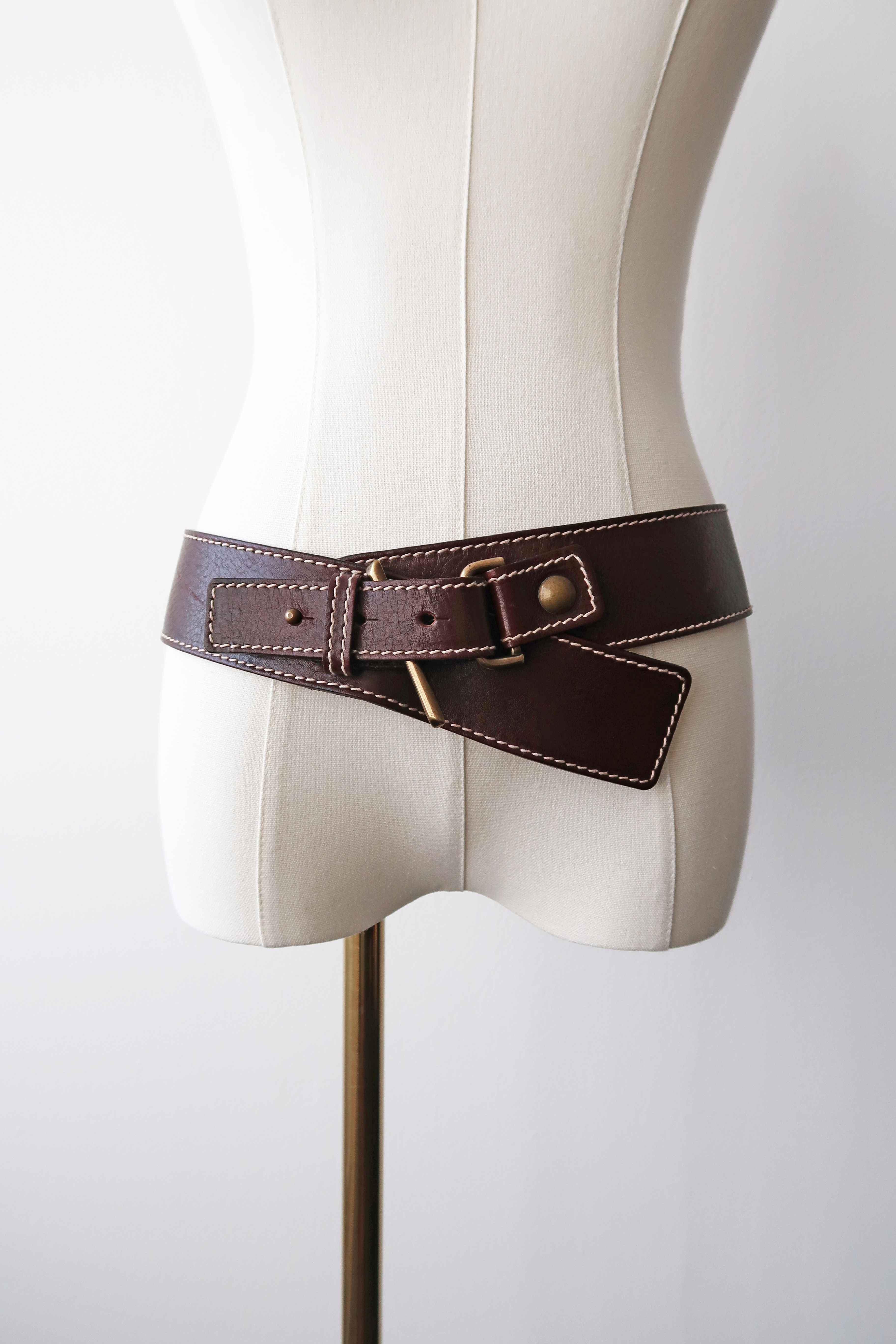 Vintage dark brown leather belt hip belt with stud close. Size XS.