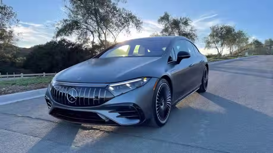 2022-mercedes-amg-eqs-front-left-3qtr.avif